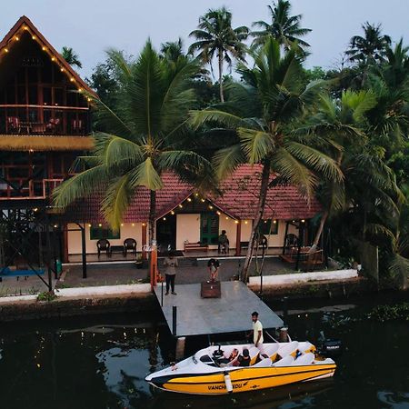 ChampakulamTulsi Kayal Retreat公寓 外观 照片