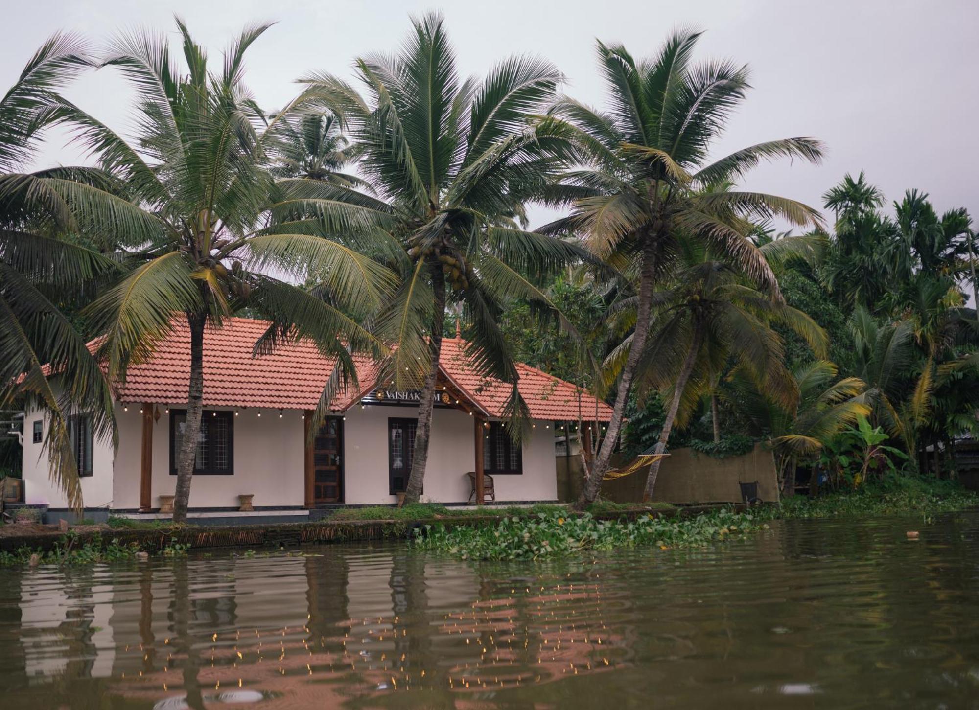 ChampakulamTulsi Kayal Retreat公寓 外观 照片