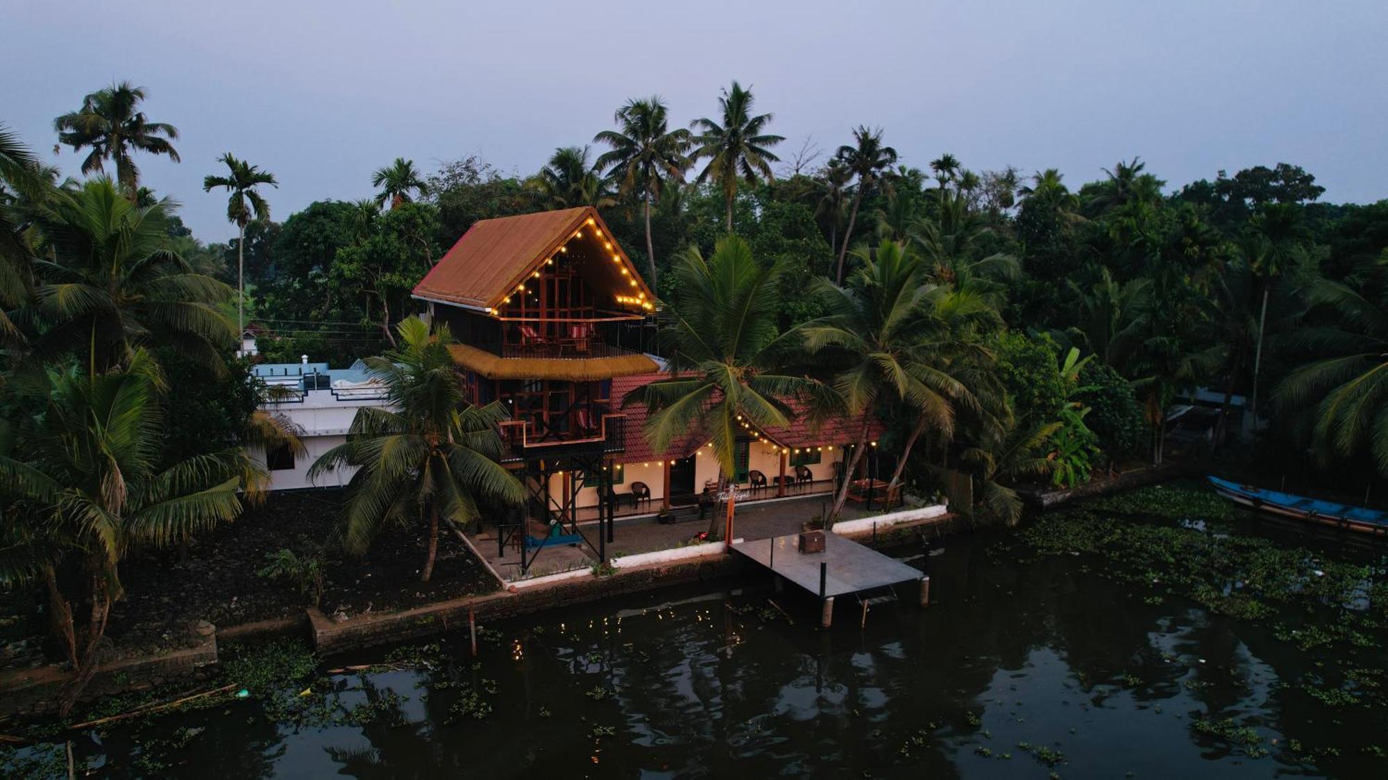 ChampakulamTulsi Kayal Retreat公寓 外观 照片