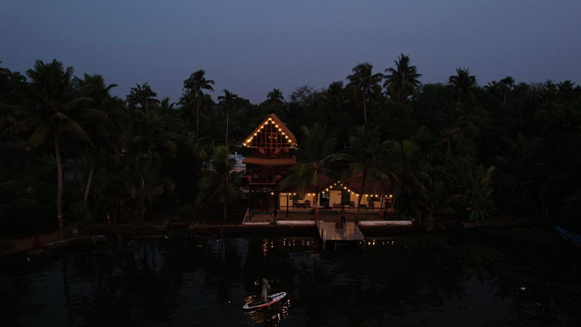 ChampakulamTulsi Kayal Retreat公寓 外观 照片