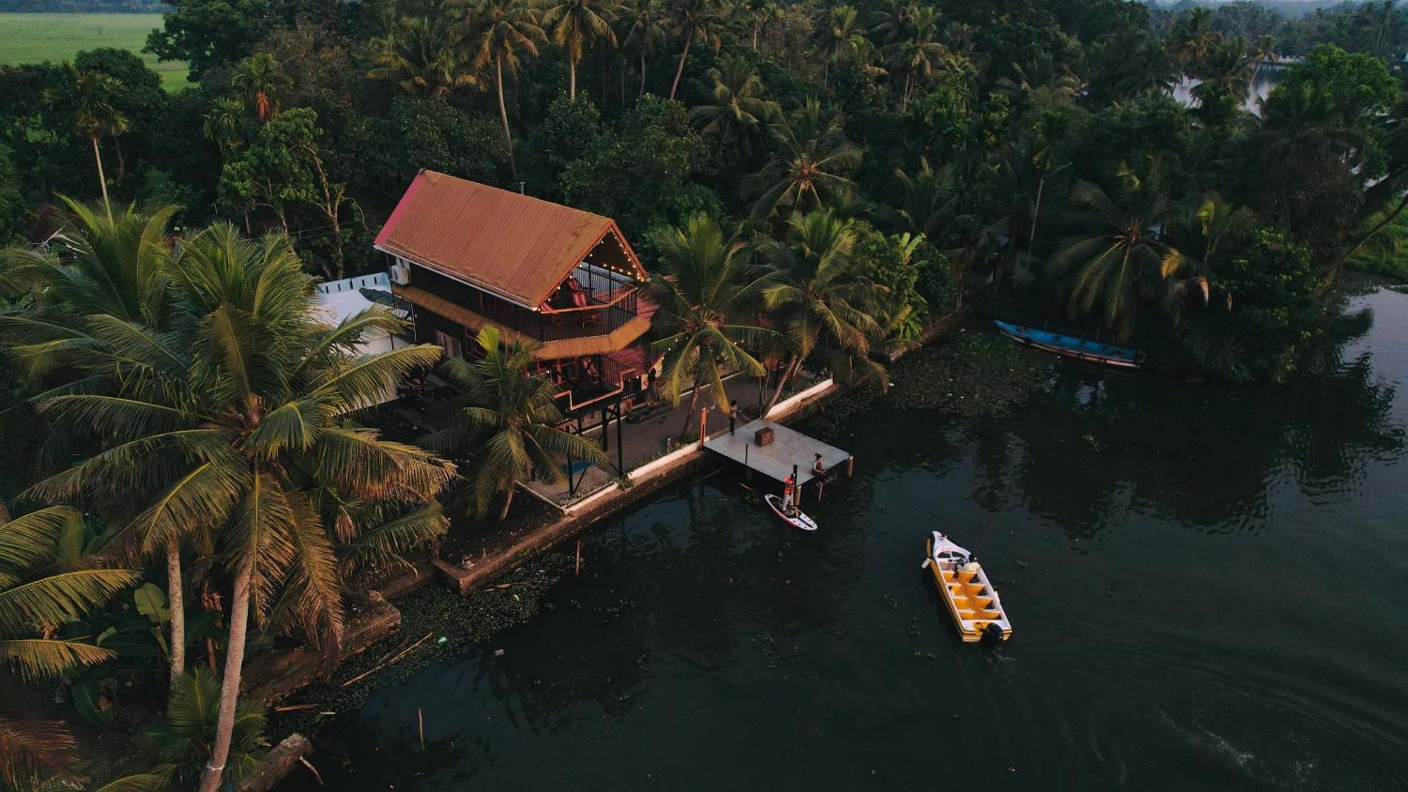 ChampakulamTulsi Kayal Retreat公寓 外观 照片