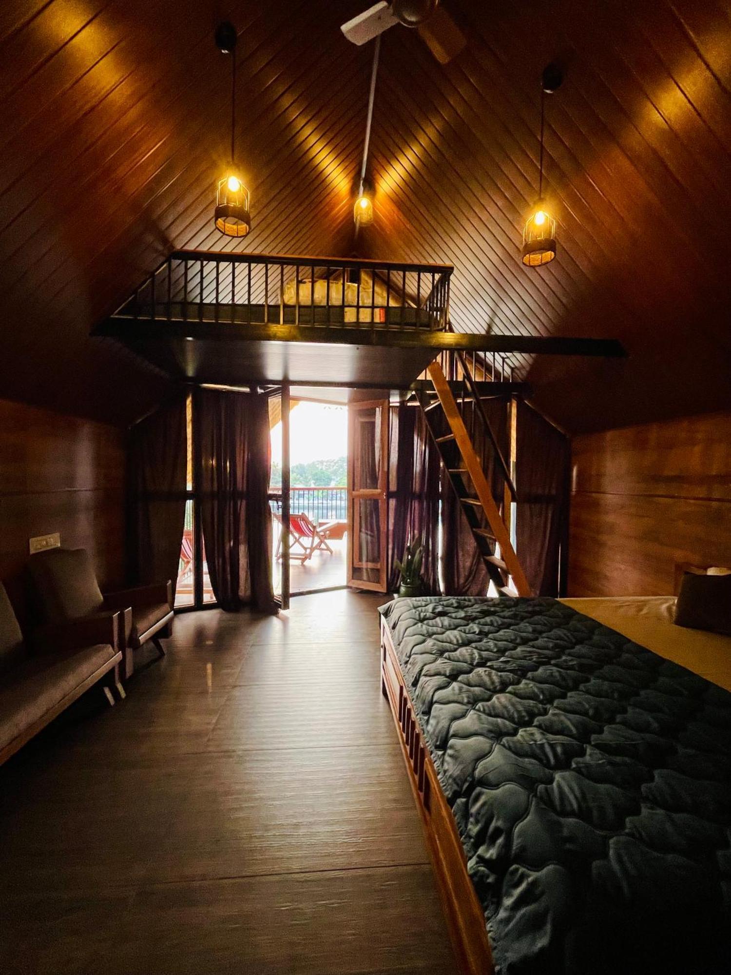 ChampakulamTulsi Kayal Retreat公寓 外观 照片