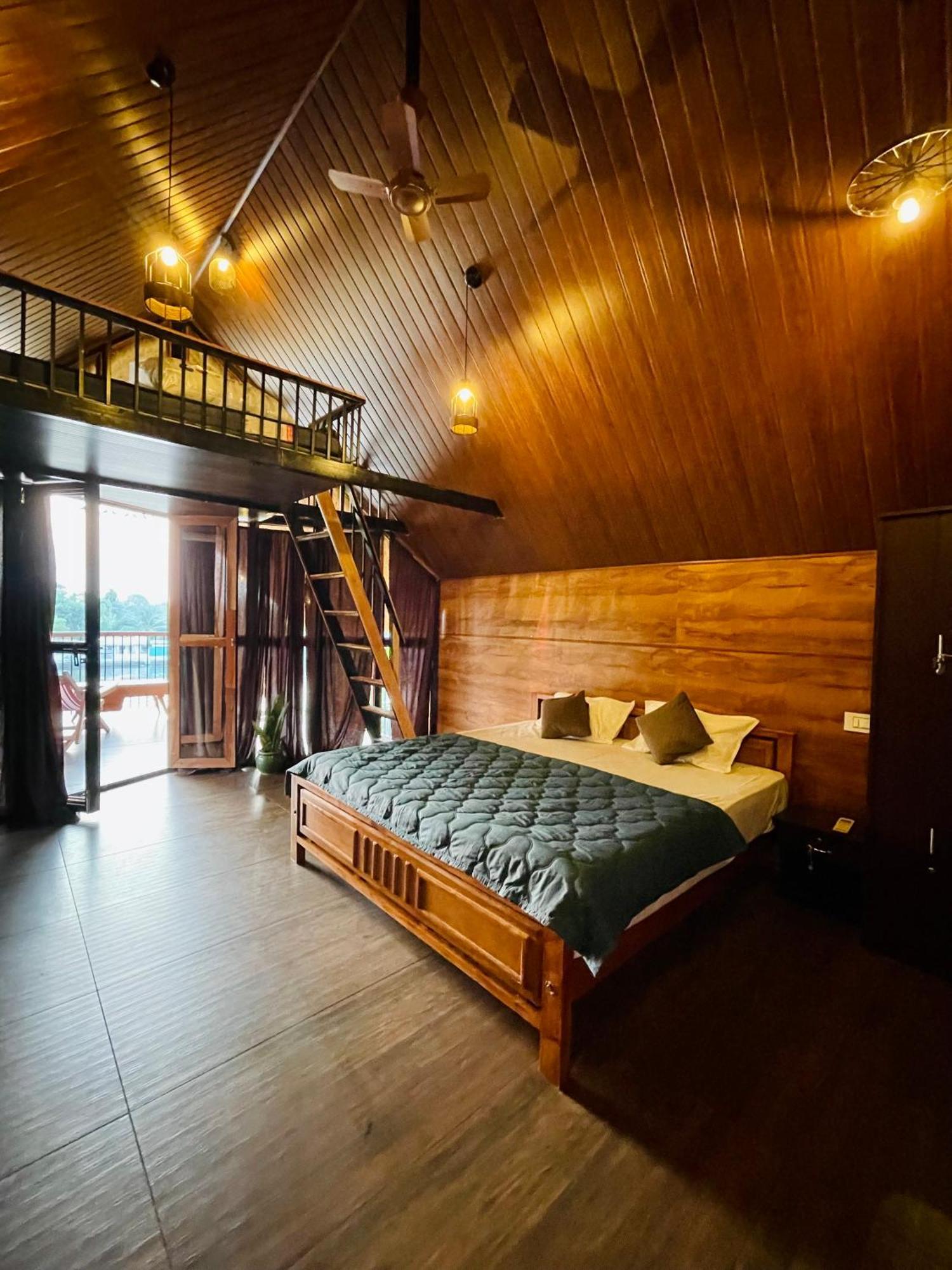 ChampakulamTulsi Kayal Retreat公寓 外观 照片