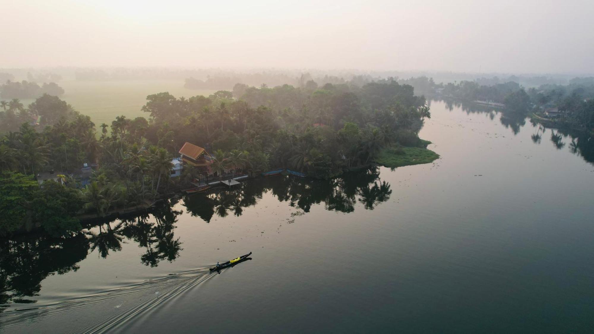 ChampakulamTulsi Kayal Retreat公寓 外观 照片
