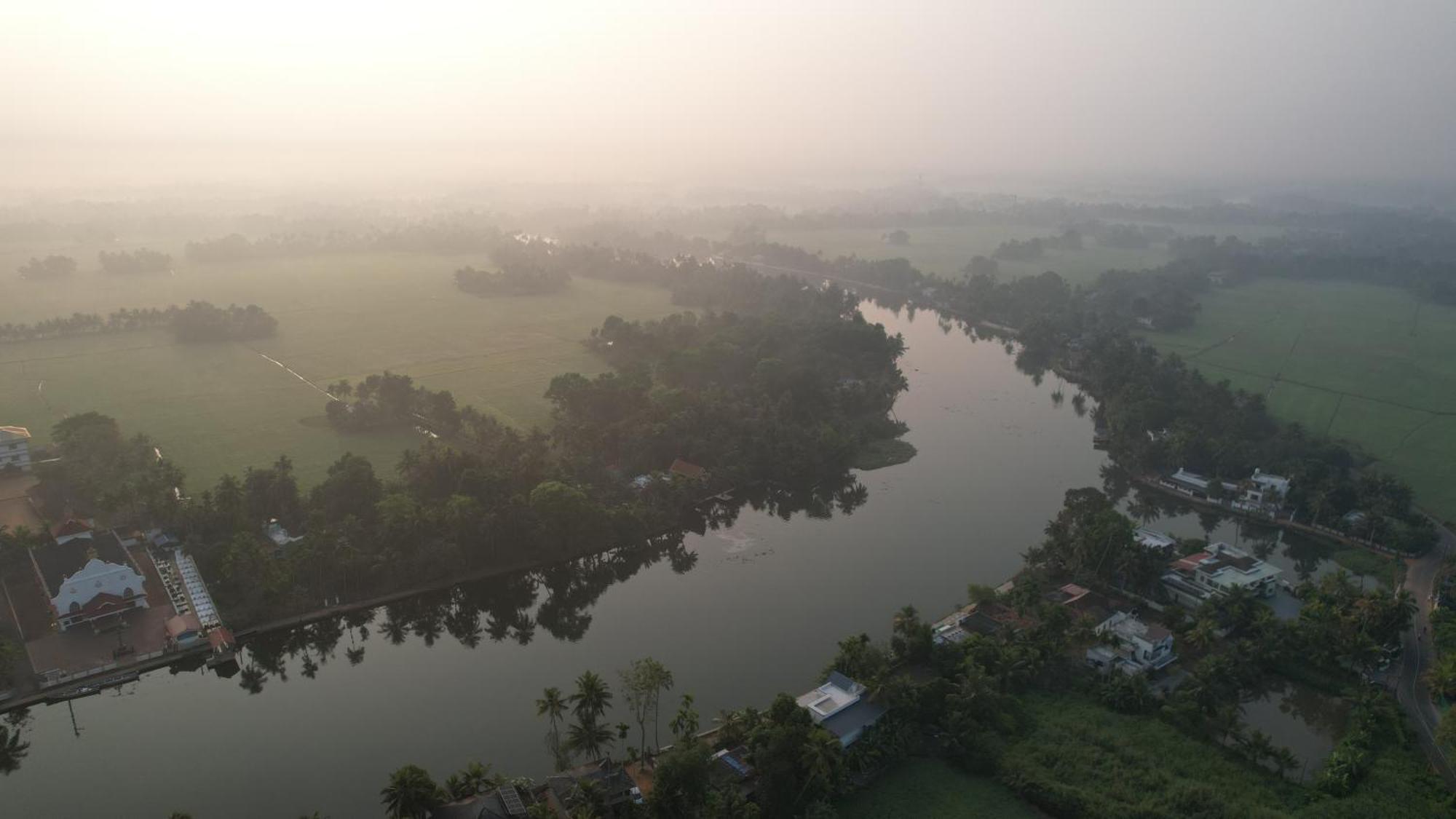 ChampakulamTulsi Kayal Retreat公寓 外观 照片