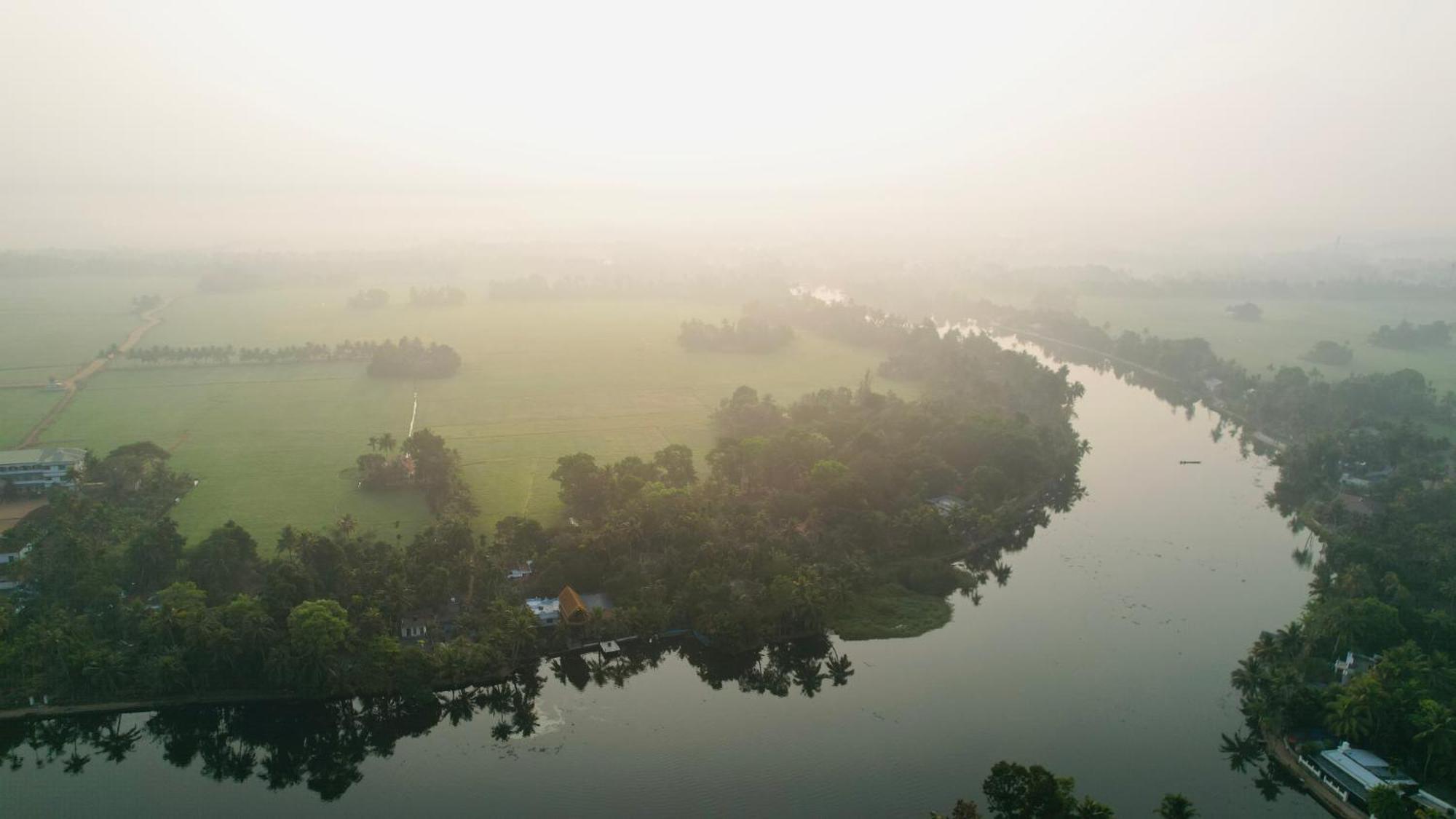 ChampakulamTulsi Kayal Retreat公寓 外观 照片