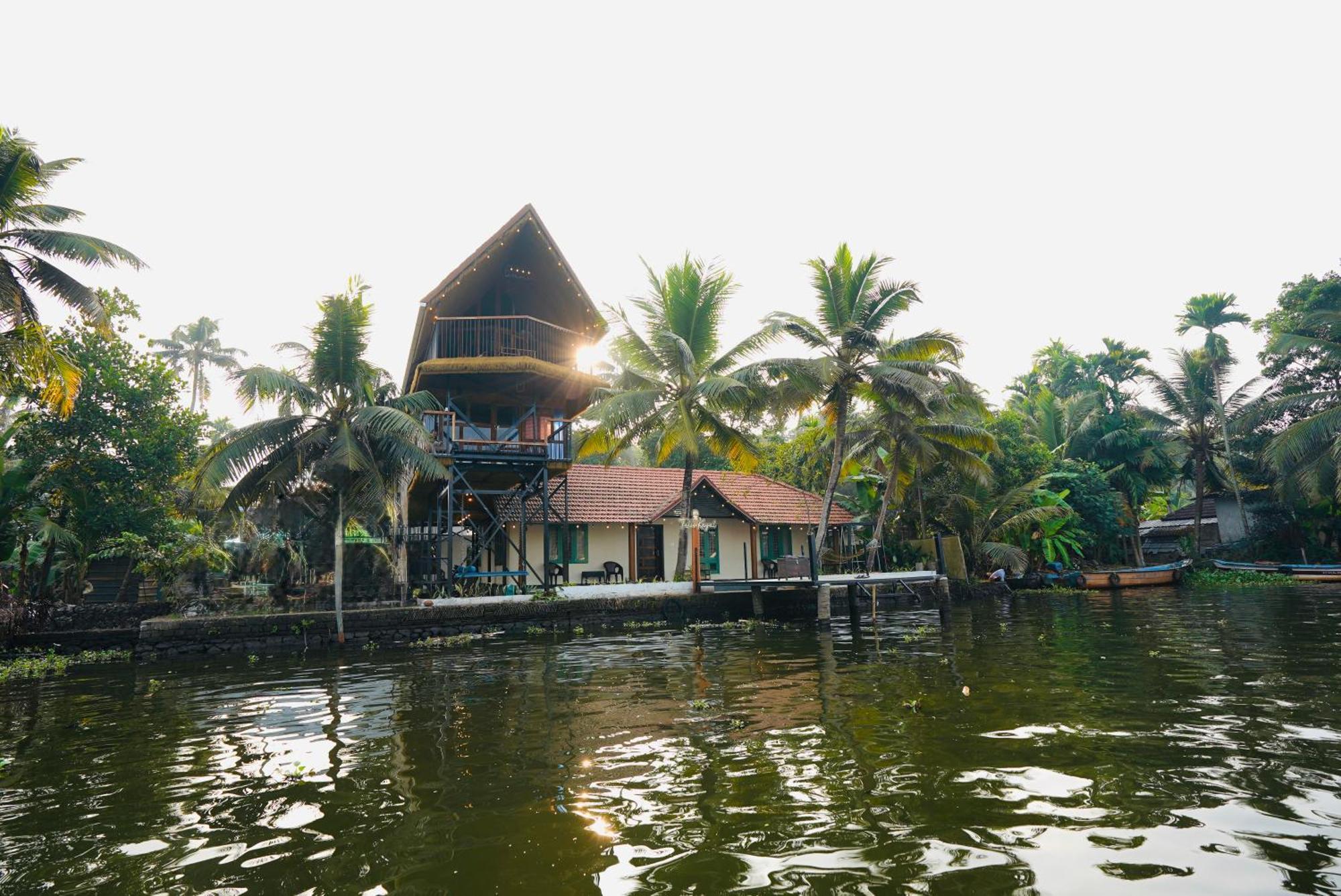 ChampakulamTulsi Kayal Retreat公寓 外观 照片
