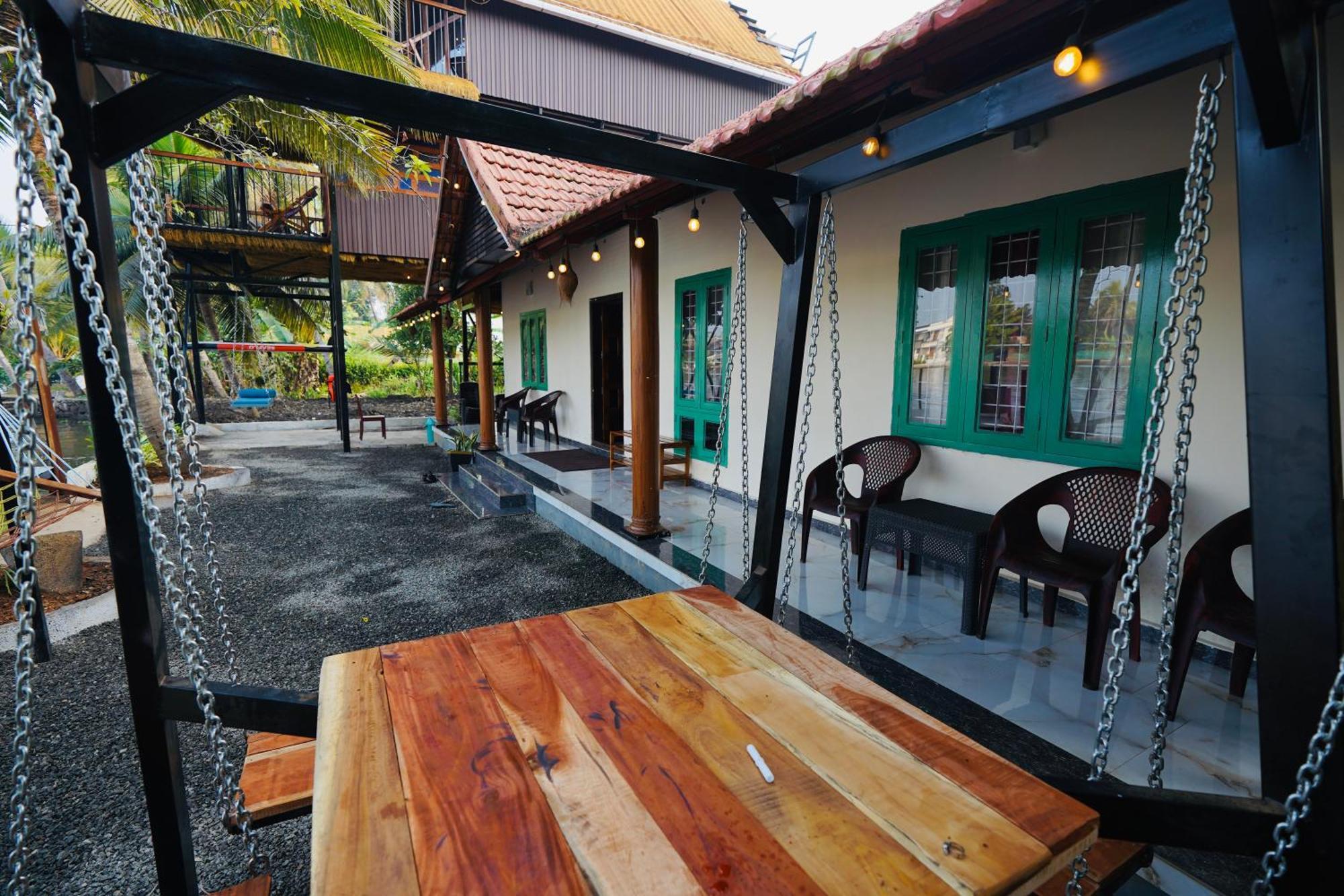ChampakulamTulsi Kayal Retreat公寓 外观 照片