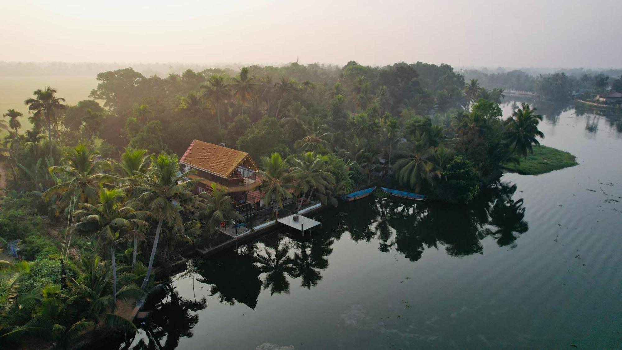 ChampakulamTulsi Kayal Retreat公寓 外观 照片
