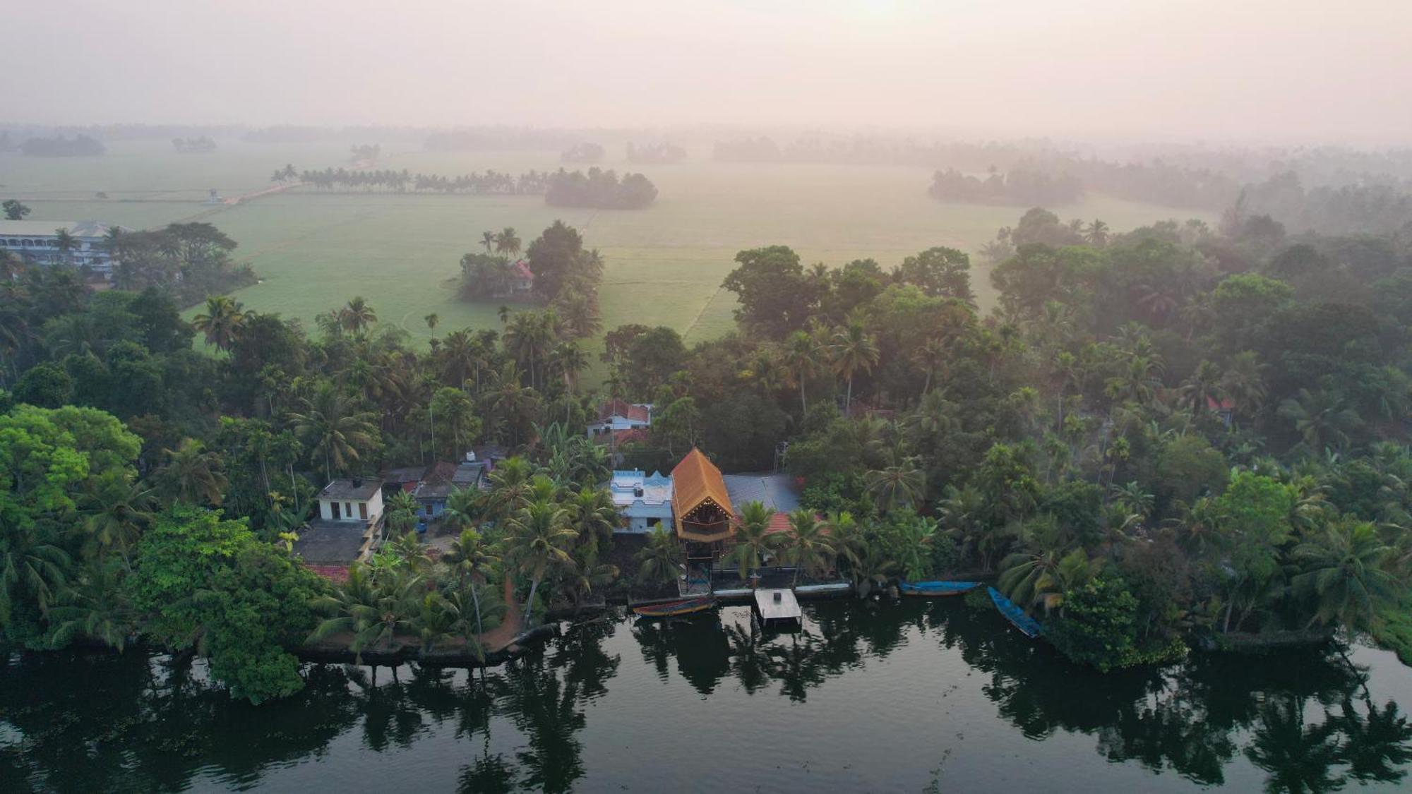 ChampakulamTulsi Kayal Retreat公寓 外观 照片