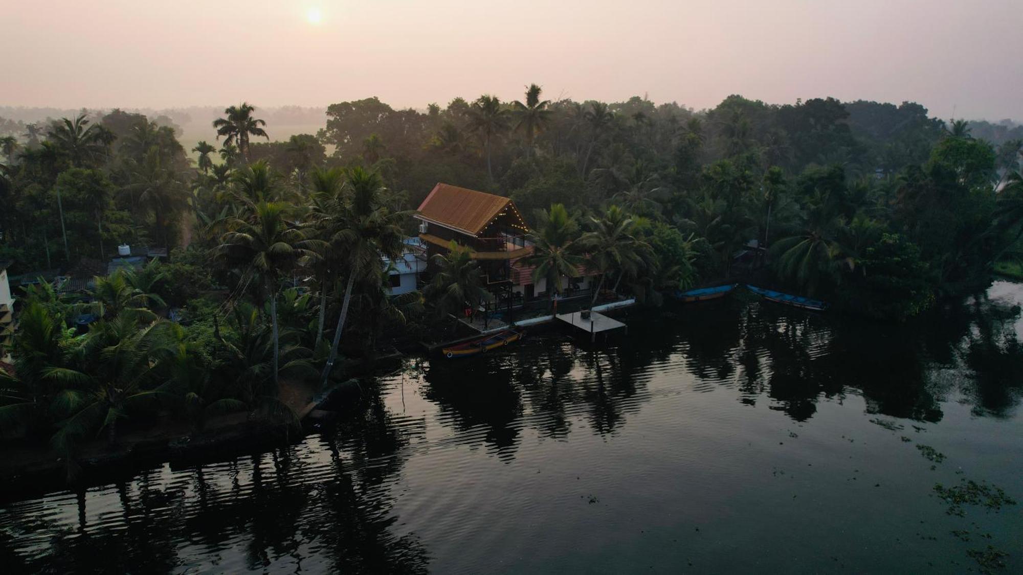 ChampakulamTulsi Kayal Retreat公寓 外观 照片